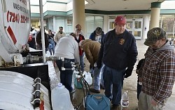 米国:川に化学薬品流出 30万人、水道使えず