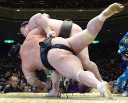 遠藤、自己最多6連勝!白鵬は全勝キープ