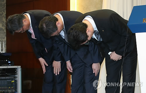 情報流出カード会社、ホームページで情報流出確認開始