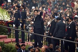 安倍首相:インド「共和国記念日」軍事パレード観閲