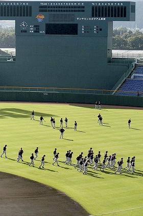 巨人が宮崎入り 松井秀喜臨時コーチも