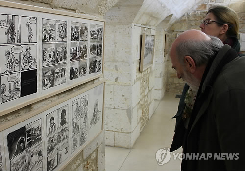 仏アングレムの慰安婦漫画展…「涙が出る、これは犯罪」(1)