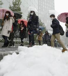 首都圏で記録的大雪 都心は16年ぶり10センチ超