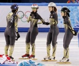 ライバルに敗れる=女子3000リレー-ソチ五輪〔五輪・ショートトラック〕