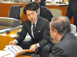 小泉政務官が北茨城視察、「被災3県とらわれず」