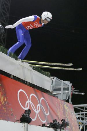 ジャンプ男子に暗雲=葛西は腰、伊東は膝に故障〔五輪・スキージャンプ〕