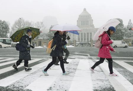 列島各地で大雪、名古屋7センチ 大阪4センチ、今後も警戒必要