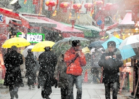 関東甲信、2週連続大雪=低気圧接近へ、東北も警戒-負傷者続出、交通乱れ・気象庁