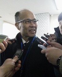 小松・内閣法制局長官:復帰 集団的自衛権「首相方針従う」