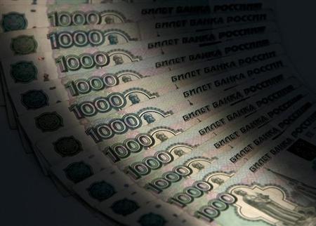 ロシア中銀、為替介入額の上限引き上げ ルーブル変動幅は毎日見直しへ