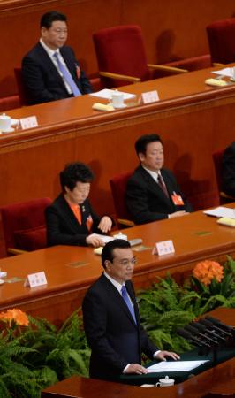 中国全人代:治安維持費6.1%増 不満、力で抑え込み