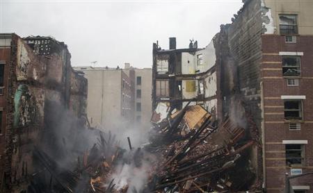 アパート爆発:NYで3人死亡、60人以上負傷 ガス漏れ