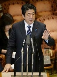 安倍首相:河野談話見直さず 韓国へのメッセージ示唆