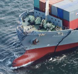 沈没船を発見、依然８人不明、捜索続く 貨物船衝突事故