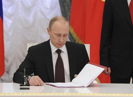 ロシア、クリミア編入完了へ-EUはウクライナと政治協力署名