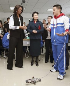 中国主席:米大統領夫人と会談 「オバマ氏との再会期待」