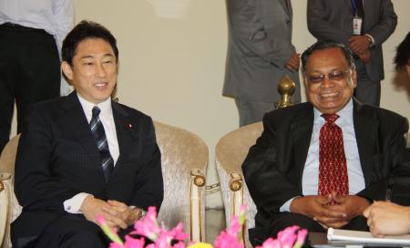 バングラデシュに1200億円の円借款供与へ 岸田外相表明
