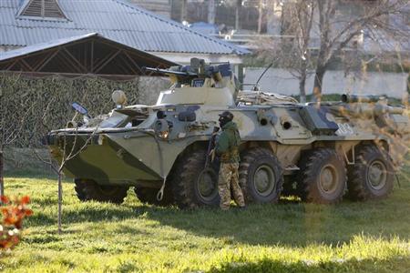 ウクライナ国境にロシア軍集結、NATO司令官が懸念