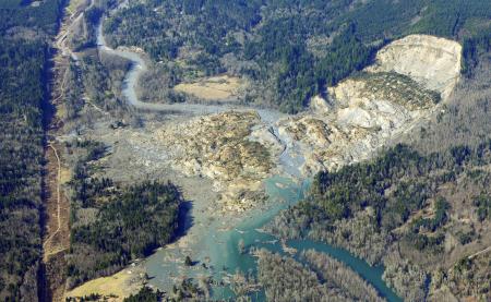 米ワシントン州の地滑りで14人死亡、行方不明者は最大176人