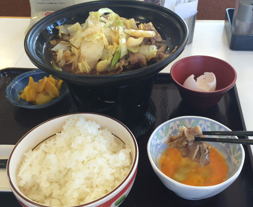 夏物前倒し、牛丼値下げ… 消費税8%、あの手この手