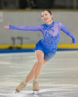 安藤美姫さん「波あったが幸せ」 鈴木明子さんと引退式