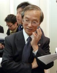 小保方氏、体調不良で入院…９日に記者会見