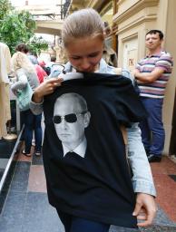 「プーチンＴシャツ」はいかが？＝高支持率で売れ行き上々－ロシア