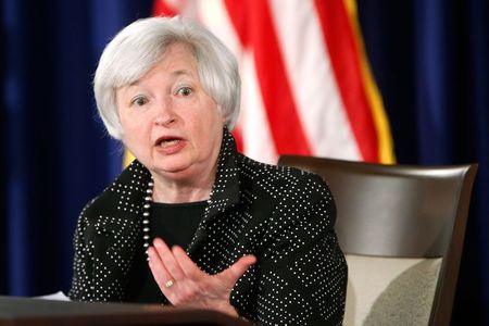 コラム:イエレン議長が示す「急がない出口戦略」、ドル105円の壁