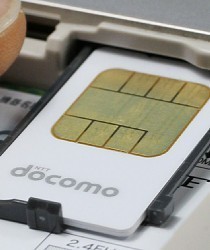 SIMロック解除義務化へ…携帯乗り換えやすく