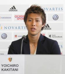 バーゼル柿谷が入団会見=「チームの一員として努力」-欧州サッカー