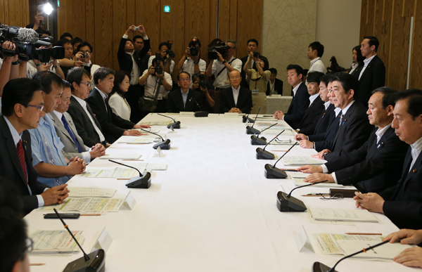 健康・医療戦略を閣議決定 メタボの人「25%削減」