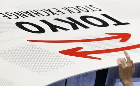 東京株、８日続伸＝円７０銭安、米景気を好感し