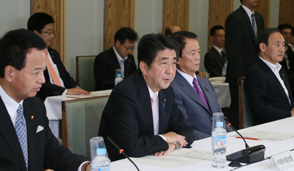 政労使会議、再開を指示＝新たな働き方の議論も－諮問会議で安倍首相