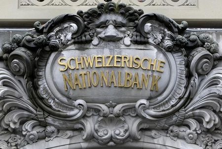 スイス中銀、ユーロ買い無制限介入継続 政策金利据え置き