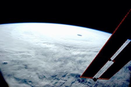 「こんな台風見たことない」 NASA飛行士が撮影