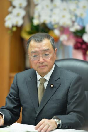 ＳＭバー支出、復興相批判 「誰が考えてもおかしい」