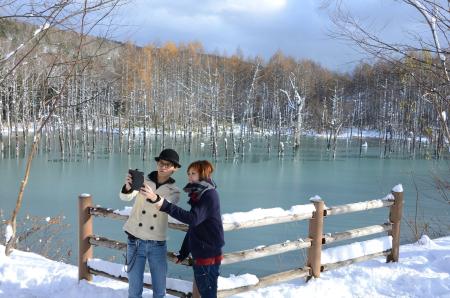 「青い池」が雪化粧 北海道・美瑛町