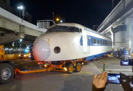 新幹線 大阪市内をトレーラーで移動