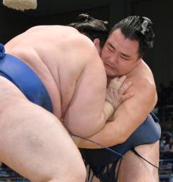鶴竜、ただ一人9戦全勝 白鵬、稀勢ら1敗追走