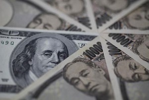 ＮＹ円、１１８円前半 前日比３８銭円安ドル高
