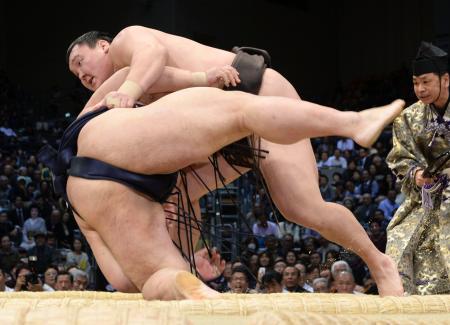 白鵬、史上最多32度目の優勝へ…1敗守り単独トップ/九州場所