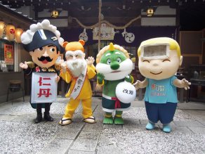 製薬会社のゆるキャラ大パレードも! 大阪の年中行事「神農祭」