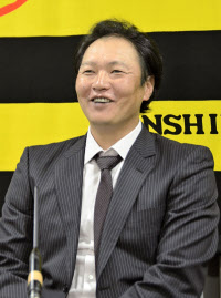 阪神・福原は1億2千万円で更改 セの最優秀中継ぎ投手