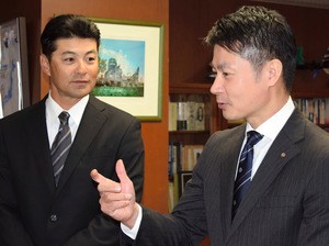 プロ野球:「来季、優勝報告を」 カープ・緒方監督が知事表敬 /広島