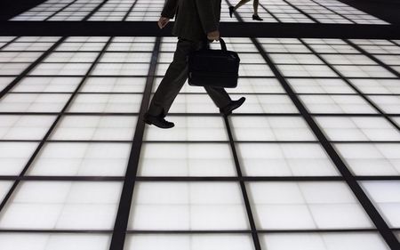 生保:基礎利益、円安効果で8社増益 9月中間決算