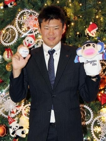 野村、竜1位に栄光の背番号「20」