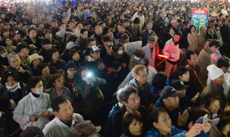 安倍不支持47％超 世論調査で支持上回る