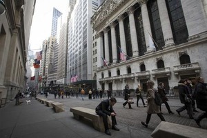 円119円前半、7年4カ月ぶり安値 NY株は最高値