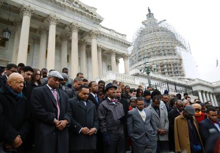 米議会で黒人射殺に抗議集会/黒人スタッフら多数参加