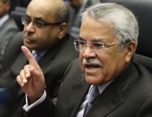 OPEC、シェア低下を招く生産縮小は困難=サウジ石油相